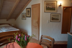Ferienwohnungen Schimpf St. Martin, südliche Weinstraße/Pfalz, Wohn-Schlafraum im Landhausstil